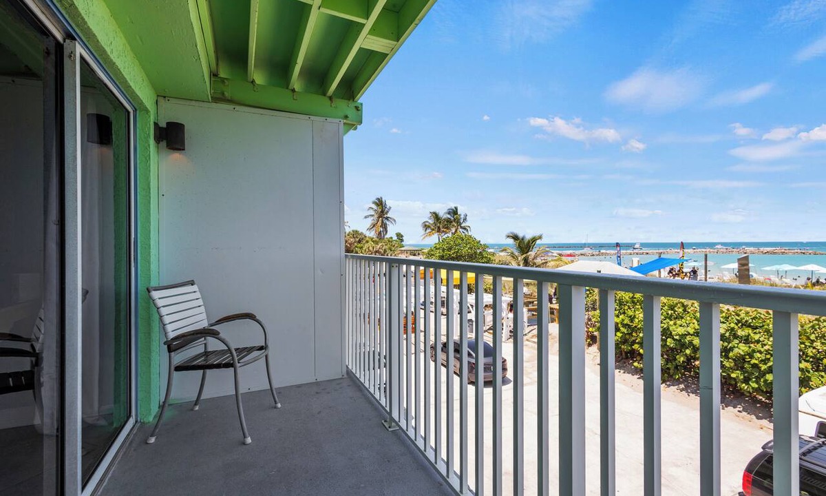 Fort Pierce Hotel | Ocean View Hotel Room with Balcony- 2 Full Beds #20