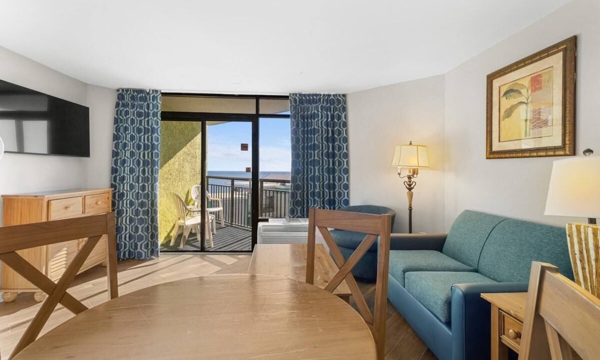 Myrtle Beach Hotel | Ocean View King Ste: Breakfast Included 10th Flr