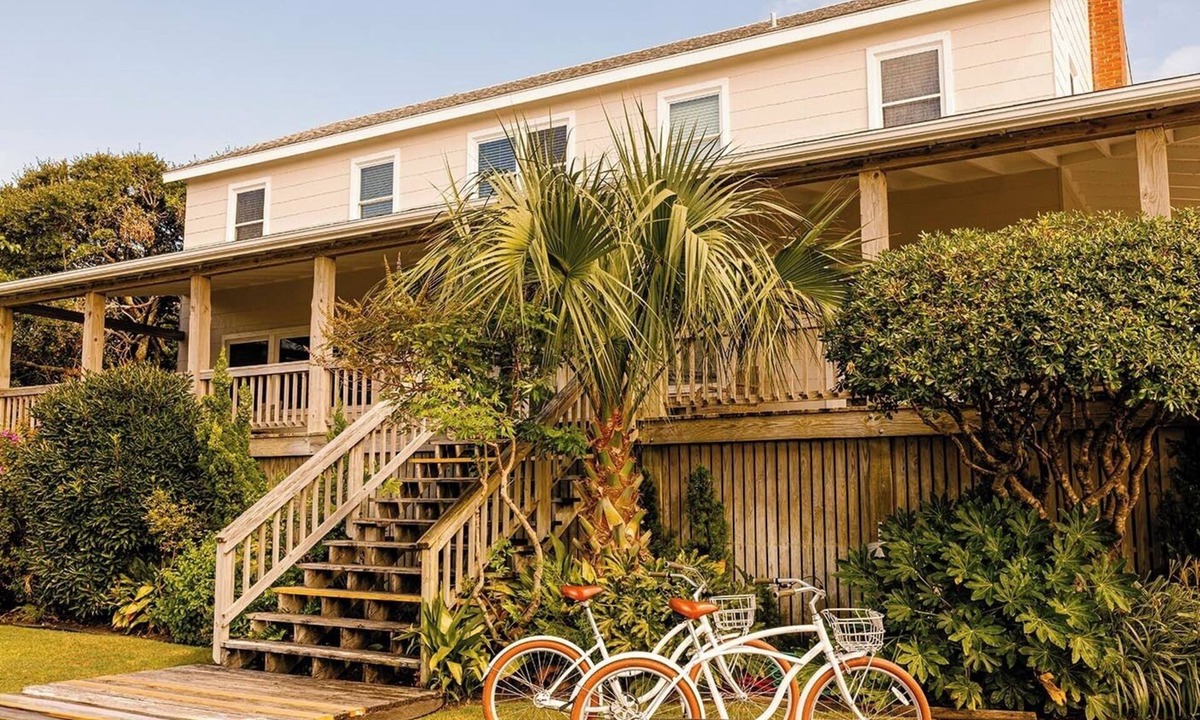 Wrightsville Beach Cottage | Oceanfront 13 Bedroom Beach House with Full Resort Access