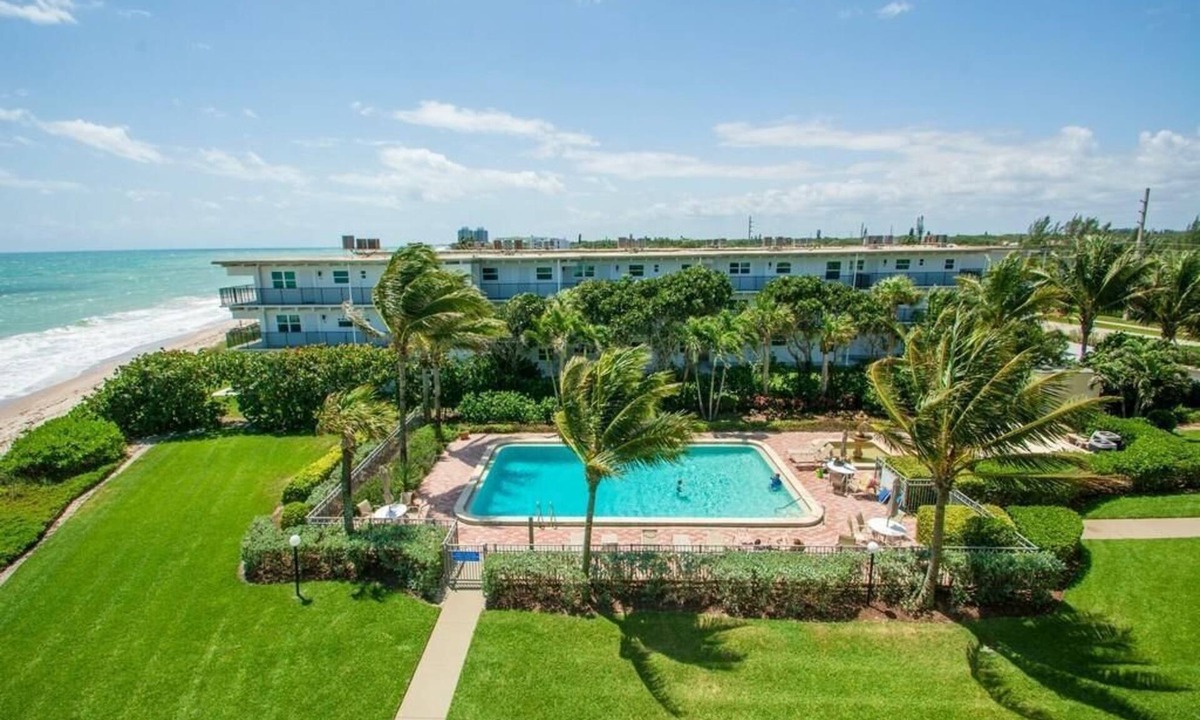 Central Beach Condo | Oceanfront 2-bedroom in LOVELY Vero Beach Swim,walk,surf,bike from your door!