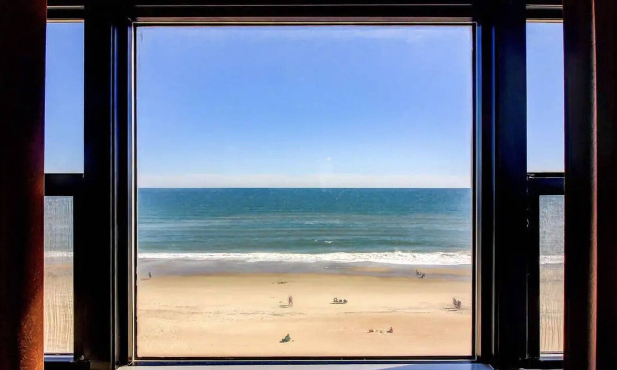 Indian Beach Condo | Oceanfront condo at Summer Winds Resort in Indian Beach, NC