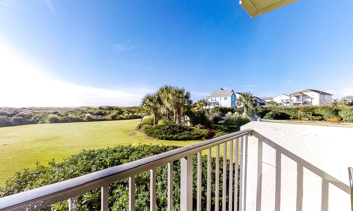 Atlantic Beach Condo | Oceanfront, First-Floor Condo with Balcony, Ocean View & Shared Pools/Tennis