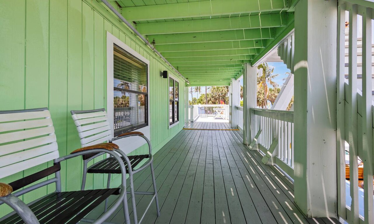 Fort Pierce Hotel | Oceanfront Inn, Partial Ocean View, King Bed, #7