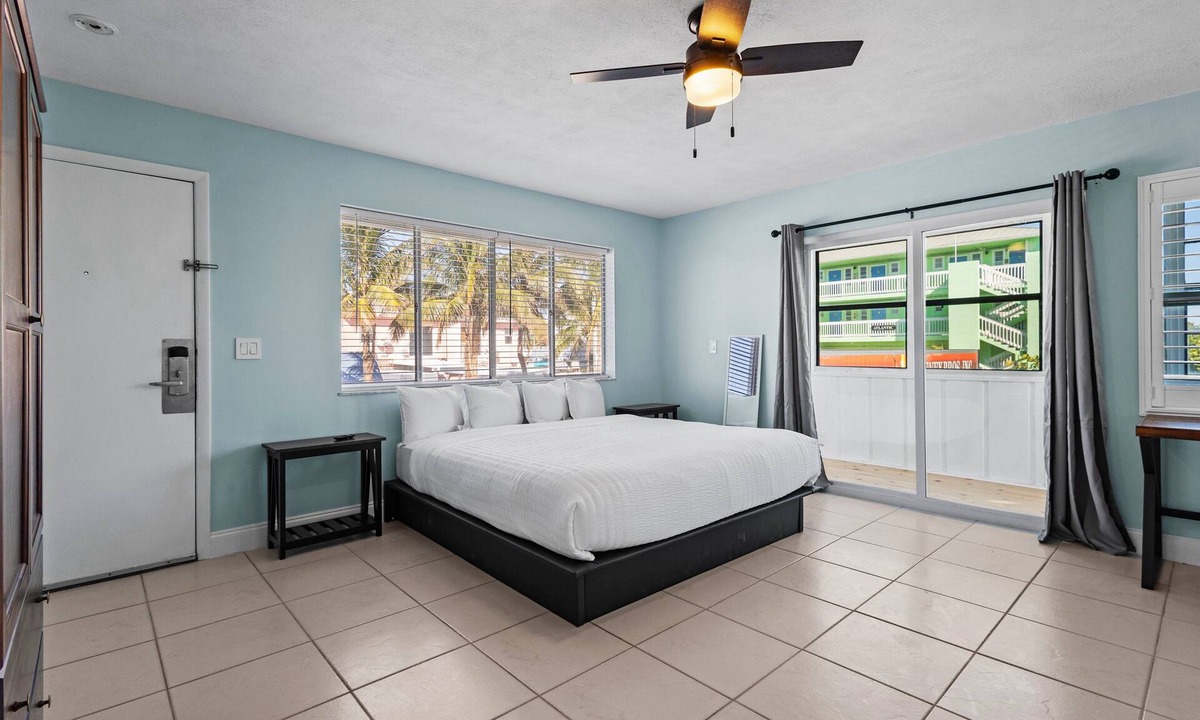 Fort Pierce Hotel | Oceanfront Inn Room #1 - Partial Ocean View, King Bed
