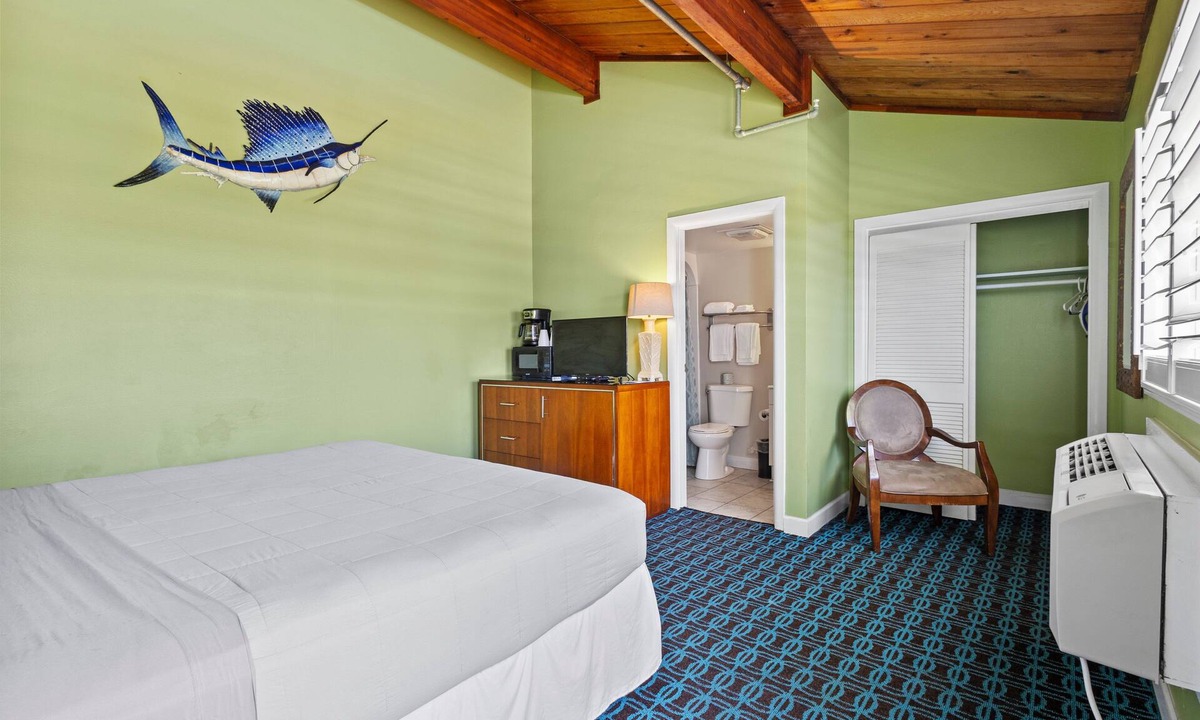Fort Pierce Hotel | Oceanfront Inn Room #14- Inlet View- King Bed