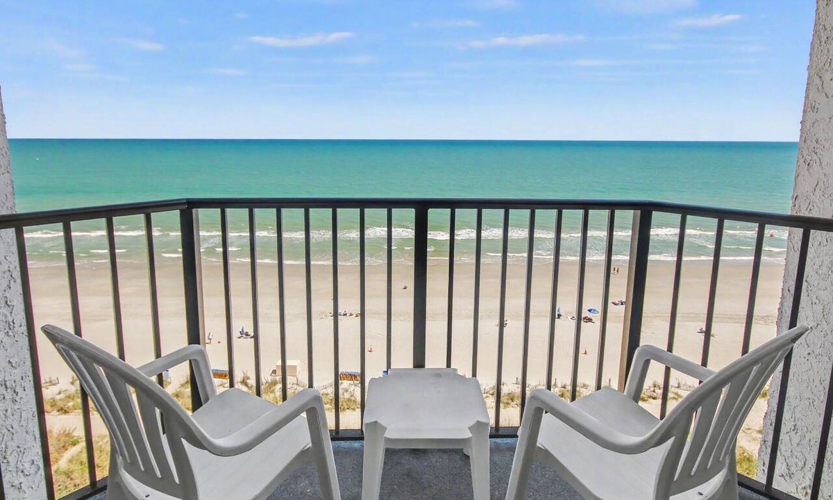 Myrtle Beach Hotel | Oceanfront King Room + Beach Access + Dog Friendly