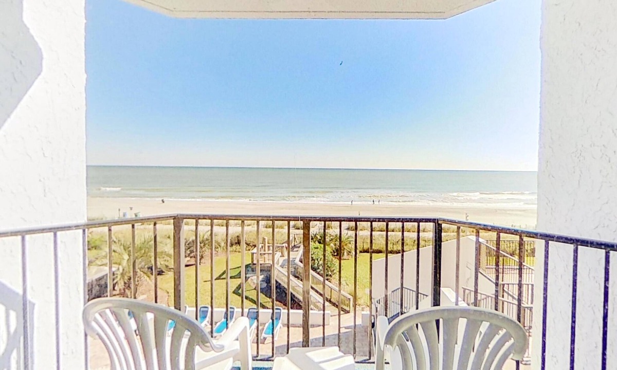 Myrtle Beach Hotel | Oceanfront Studio | Kitchen | Dog Friendly | Pools