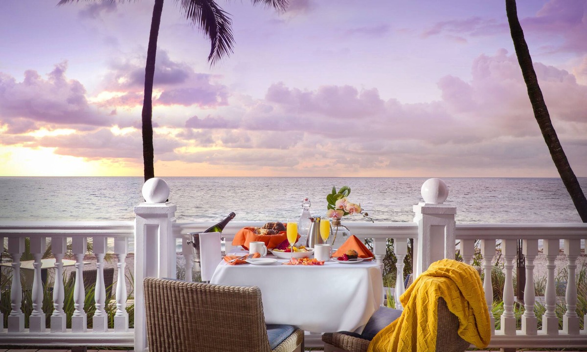 Dolphin Isles Resort | OCEANFRONT Suite in a Beautiful Resort Located Right On The Sand!