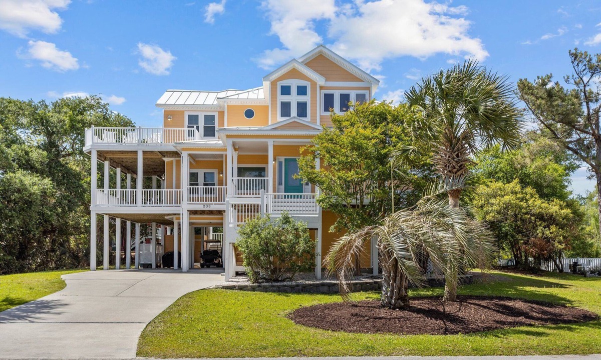 Emerald Isle House | Oceanside,private pool,golf cart,elevator,easy beach access,in Spinnaker's Reach