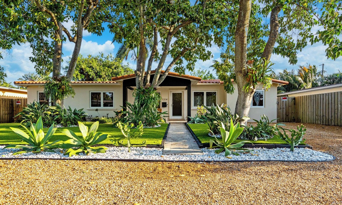 Poinsettia Heights Villa | Olas Oasis - Chic Luxe House + Pool for 10
