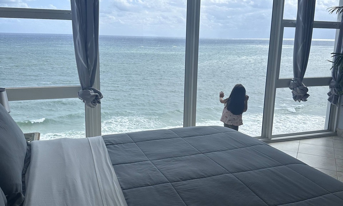 Galt Mile Hotel | On the BEACH-BeachOcean Front condo-Balcony-Views every where -No resort fee