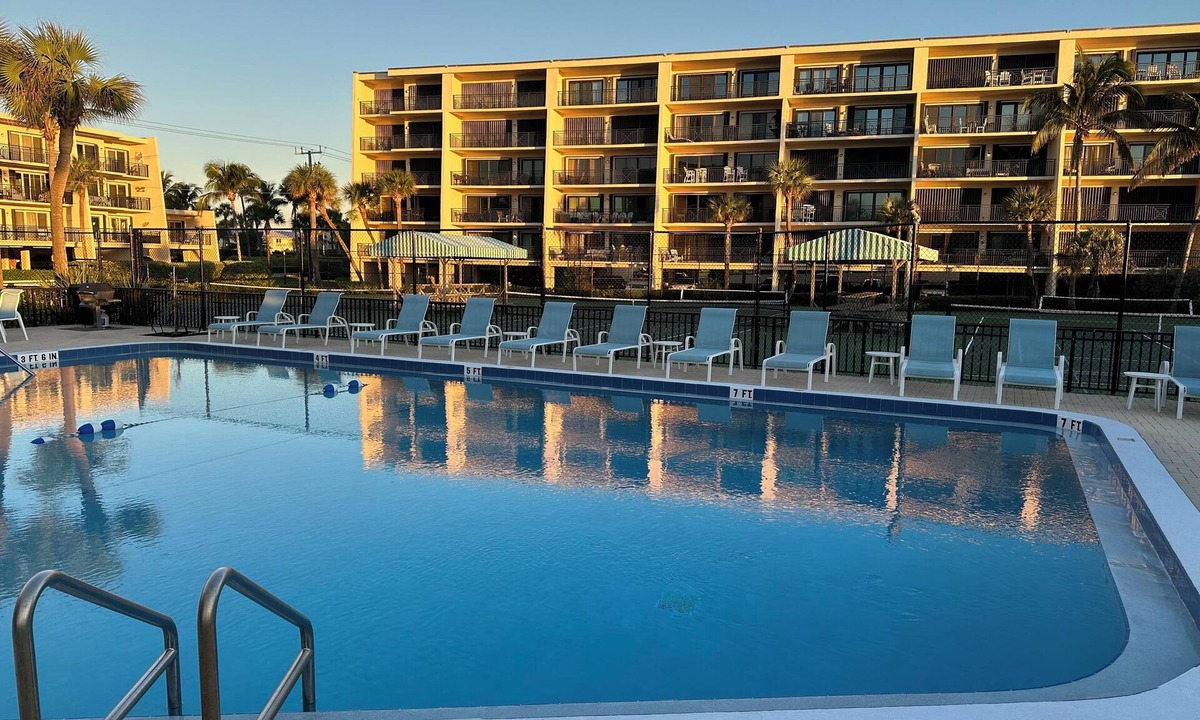 Central Beach Condo | On the Beach in Vero,