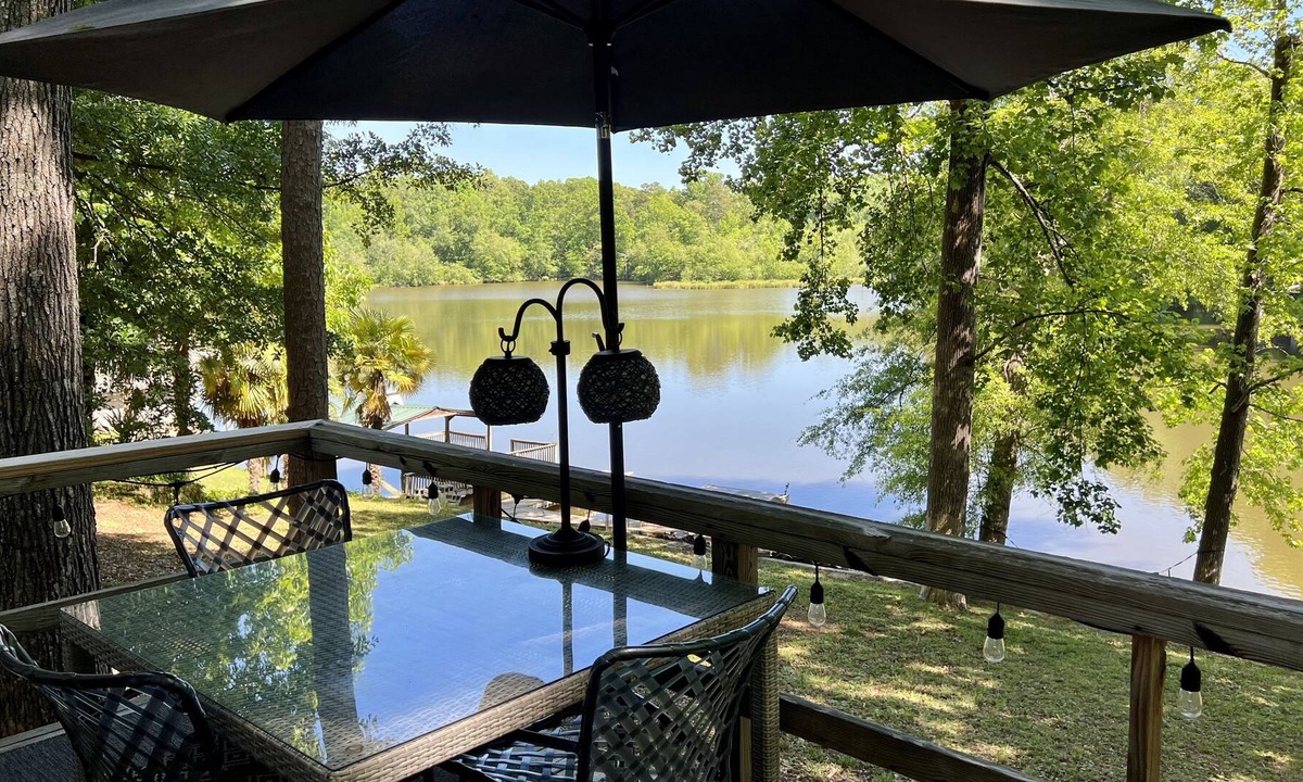 Anderson House | ON THE LAKE Romantic Cottage for 2, Lake Panoramic views - Pet friendly!