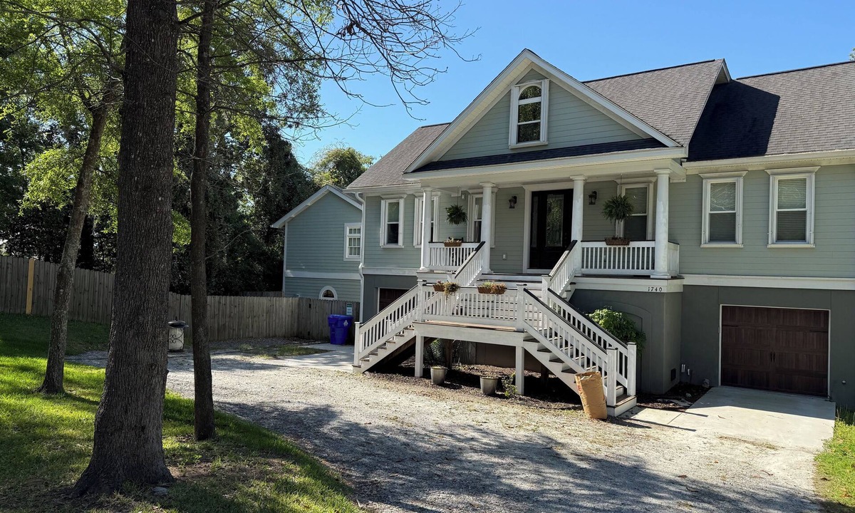 Johns Island House | On the Water private getaway on Johns Island. Just minutes away from downtown!
