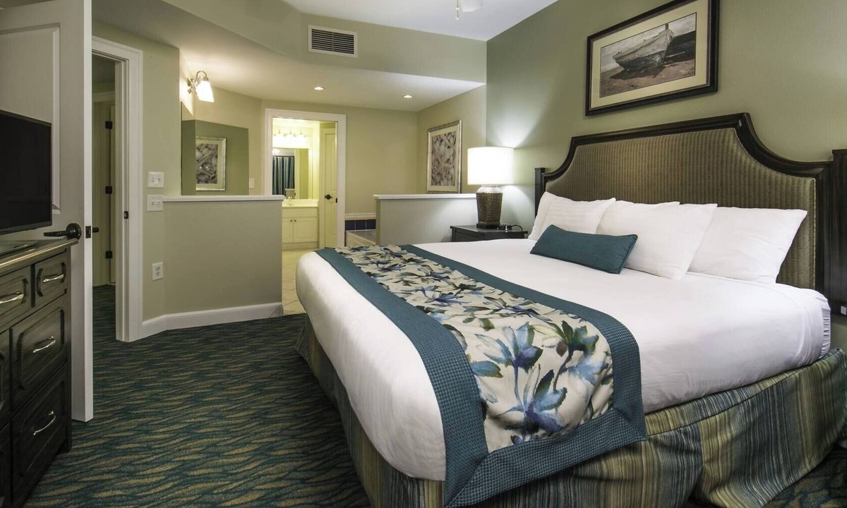 Myrtle Beach Hotel | One Bedroom Villa near Championship Golf | 4 Pools, Sauna & Free Resort Parking