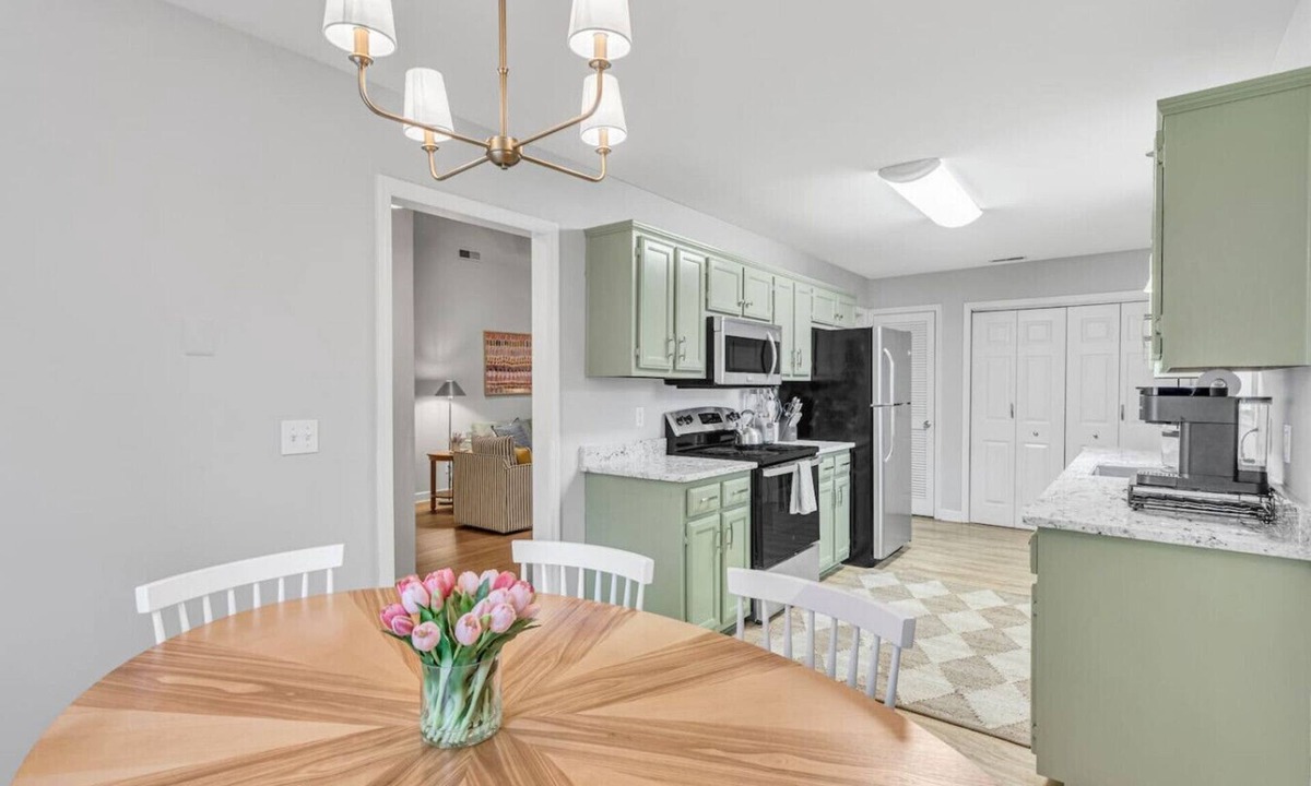 Spring Hill House | One-Level 3BR, Yard & Firepit