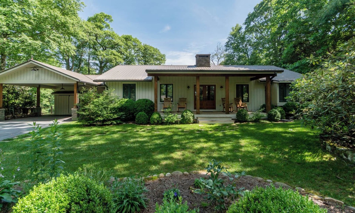 Highlands Cabin | One Level. No Stairs. No Compromises | Little Bear Pen