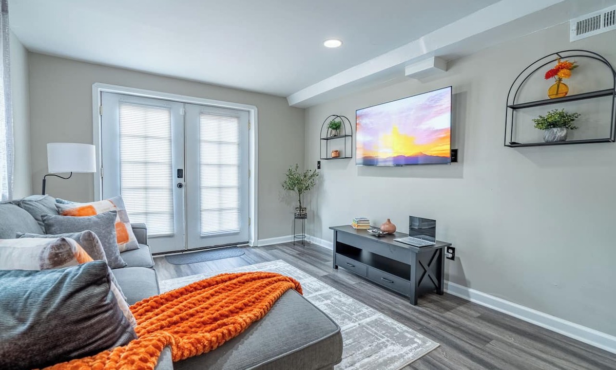 Sandtown Apartment | Orange Oasis Hideaway Suite spacious 1 bed retreat Atl airport and Everything!