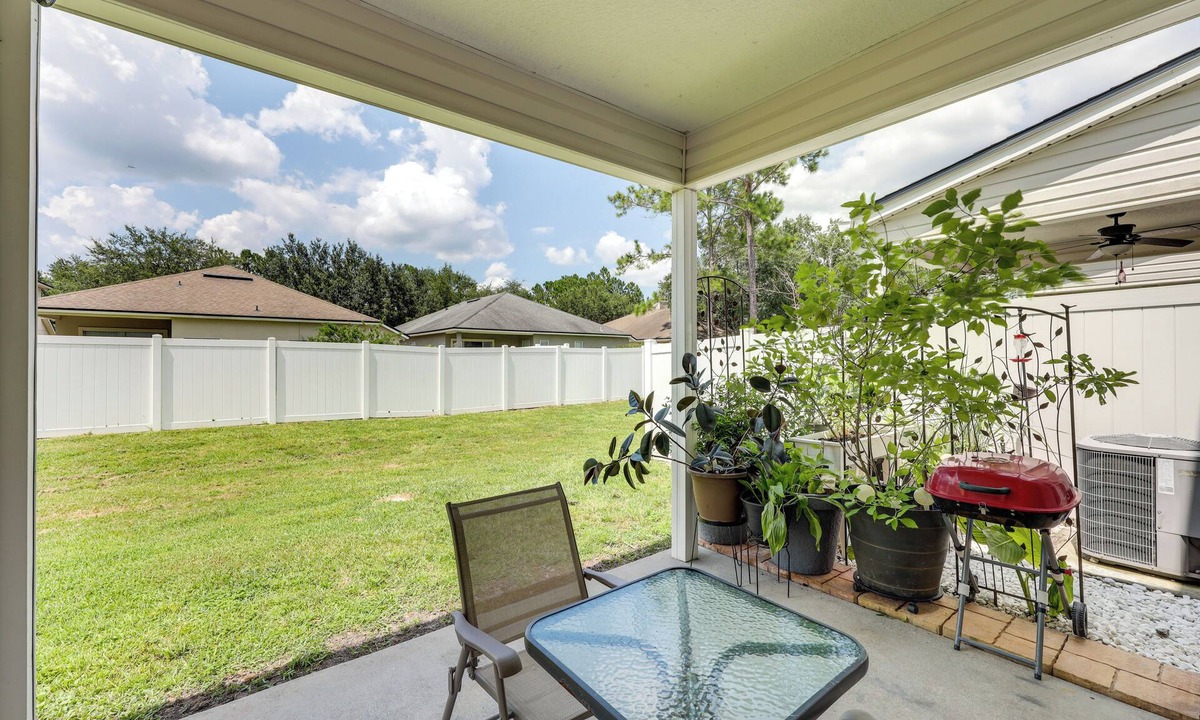 OakLeaf Plantation House | Orange Park Townhome Vacation Rental w/Patio!