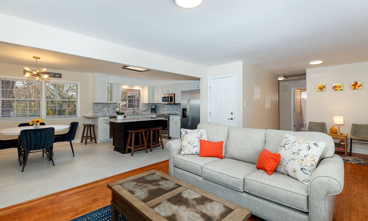 Northwest Raleigh House | Original Oak Tree Oasis: Private sunroom/deck/grill/firepit/yard