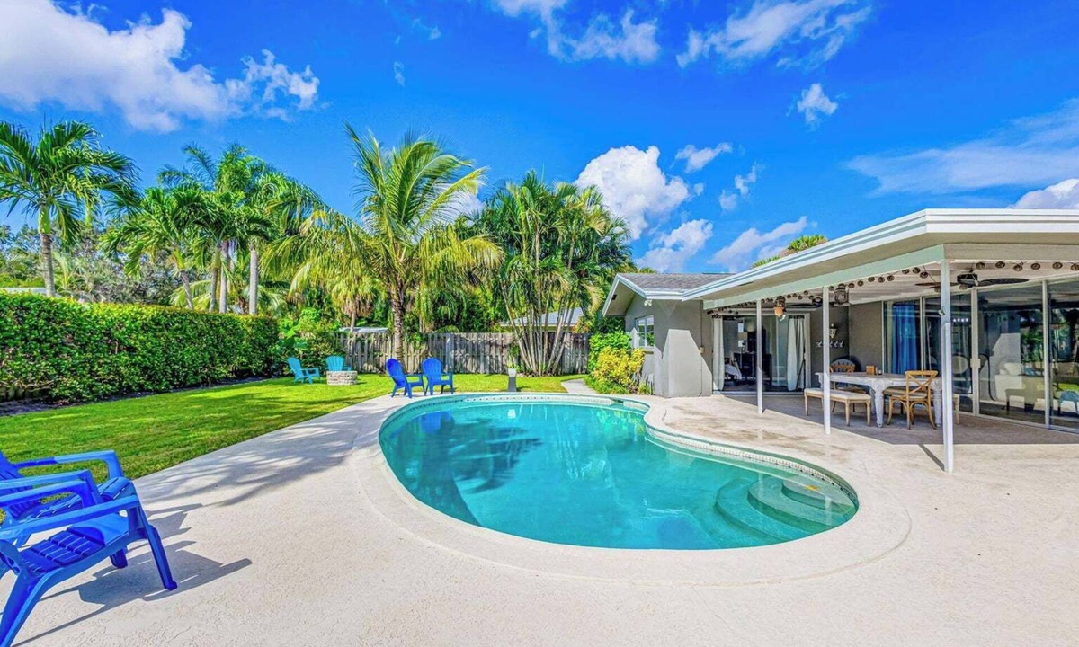 Hunt Club House | Palm Beach Gardens Home w/Pool! "The Green Lionfish"