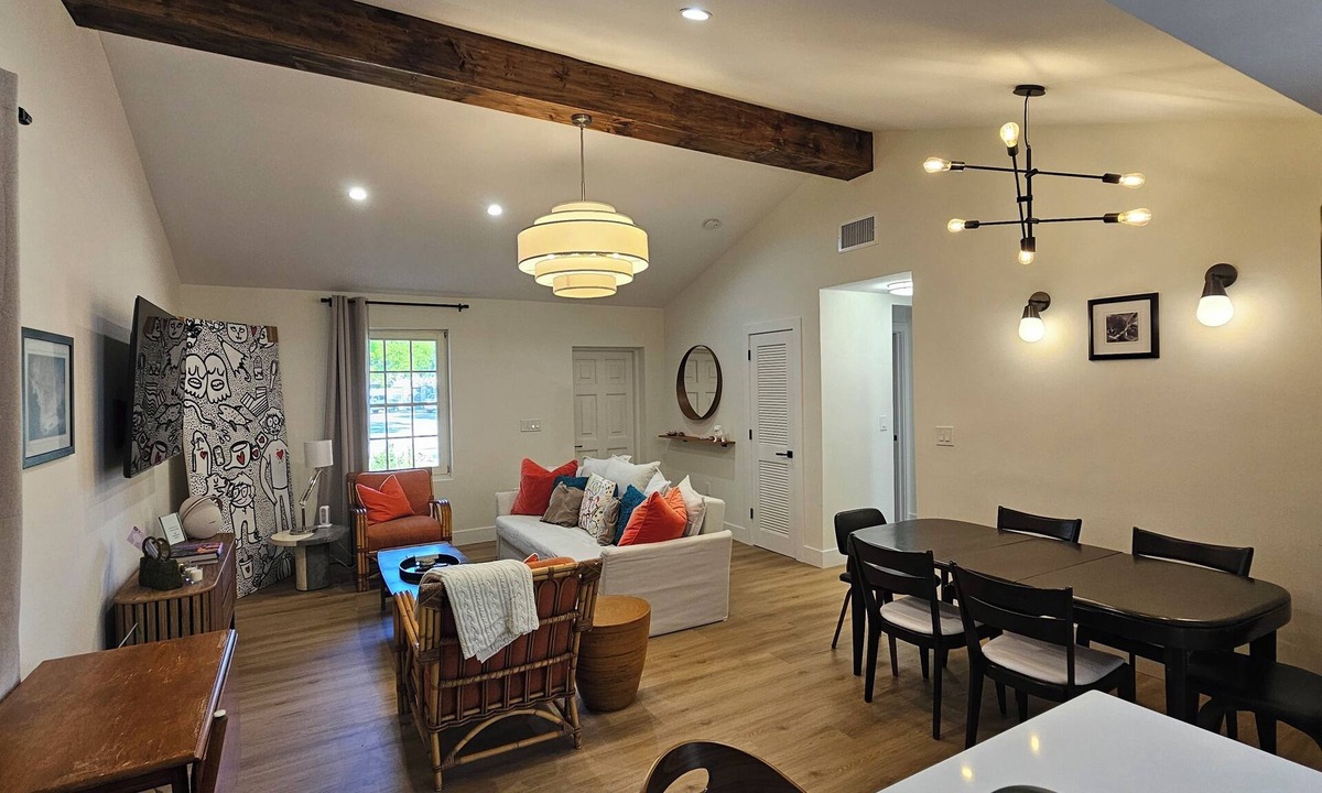 Old Northwood House | Palm Beach Pink House. Walk to restaurants and shops