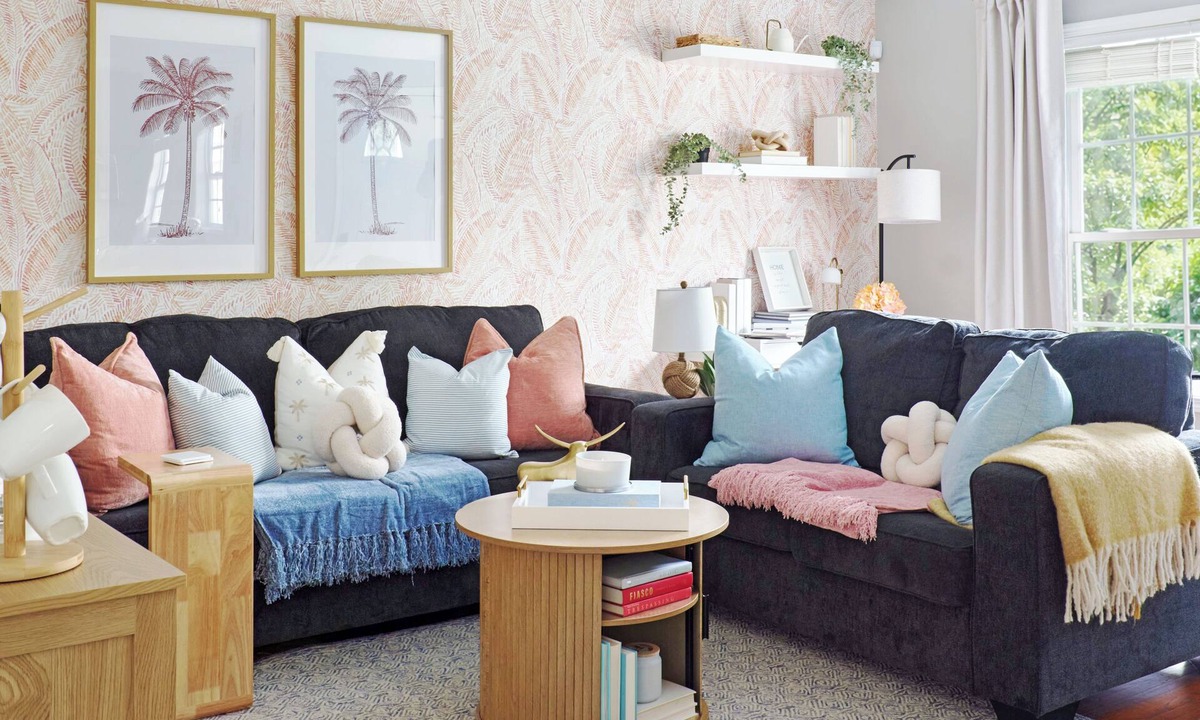 Villa Heights House | Palm Rose inspired 2Br Home Near NoDa & Uptown + Quiet Area and Sleeps 4