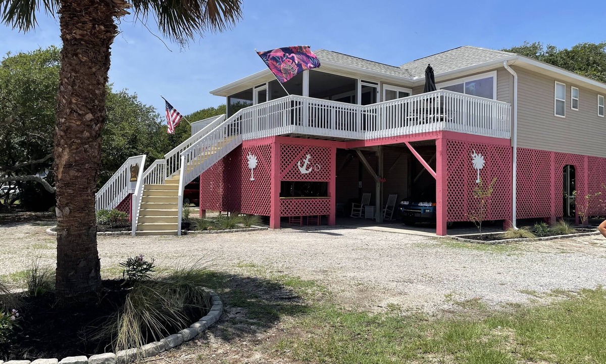 Edisto Island House | Palmetto Blvd just steps from the beach !