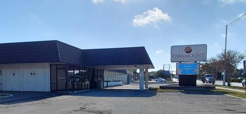 Parker Street Hotel | Paramount Lakeside Inn & Suites