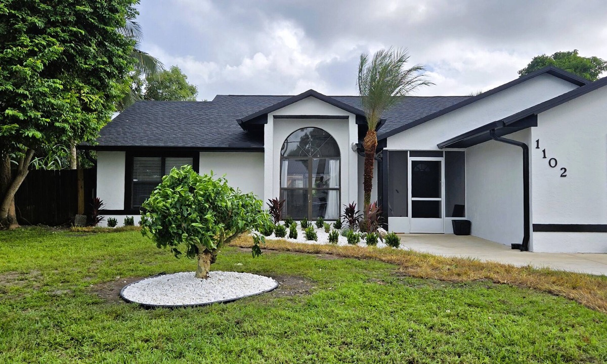 Port Saint Lucie House | Parisian Escape in Port St. Lucie! Complete with Spacious Arcade! Bienvenue!