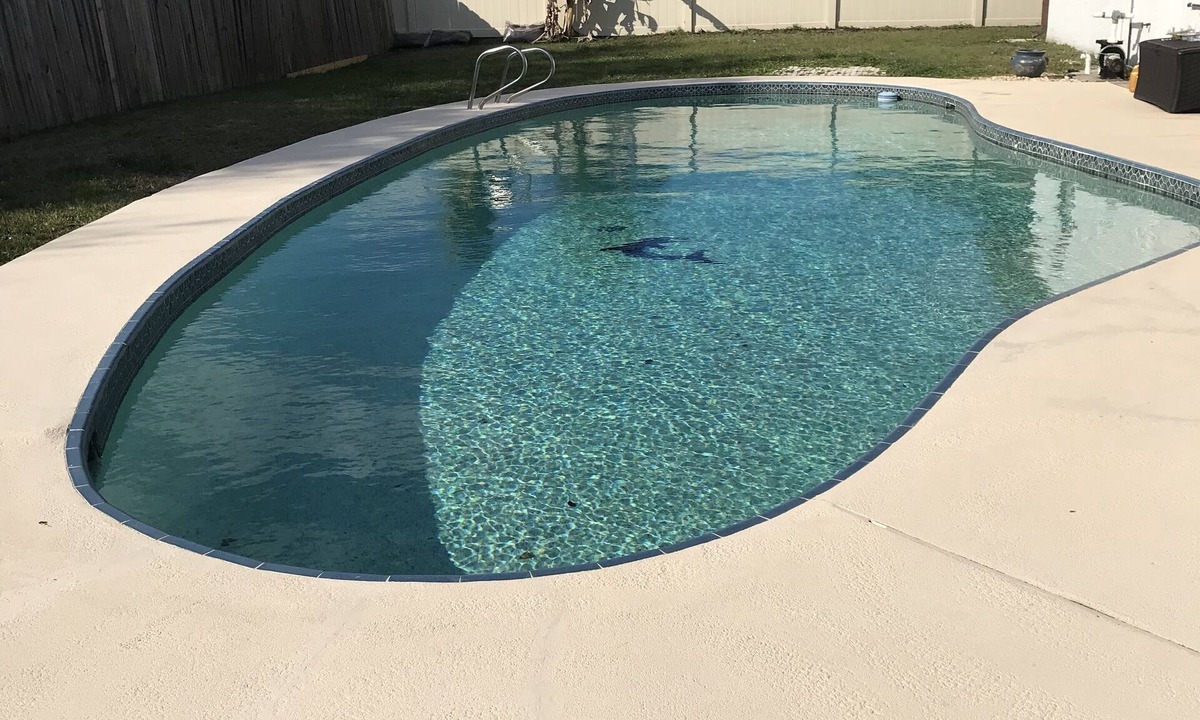 Tropic House | PARKWAY RETREAT Minutes from 3 beaches, River and boat access-shopping food!