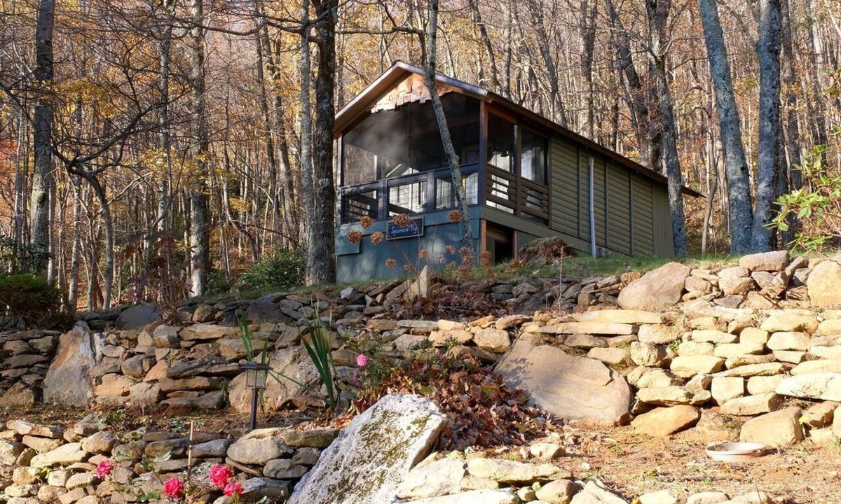 Laurel Ridge Cabin | Peaceful Eclectic Mountain Cabin with Screened Porch Near Black Mountain | Black Mountain, NC