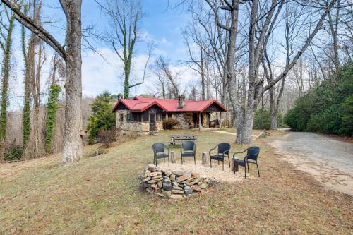 Hendersonville House | Peaceful Hendersonville Cabin - Hot Tub & Fire Pit