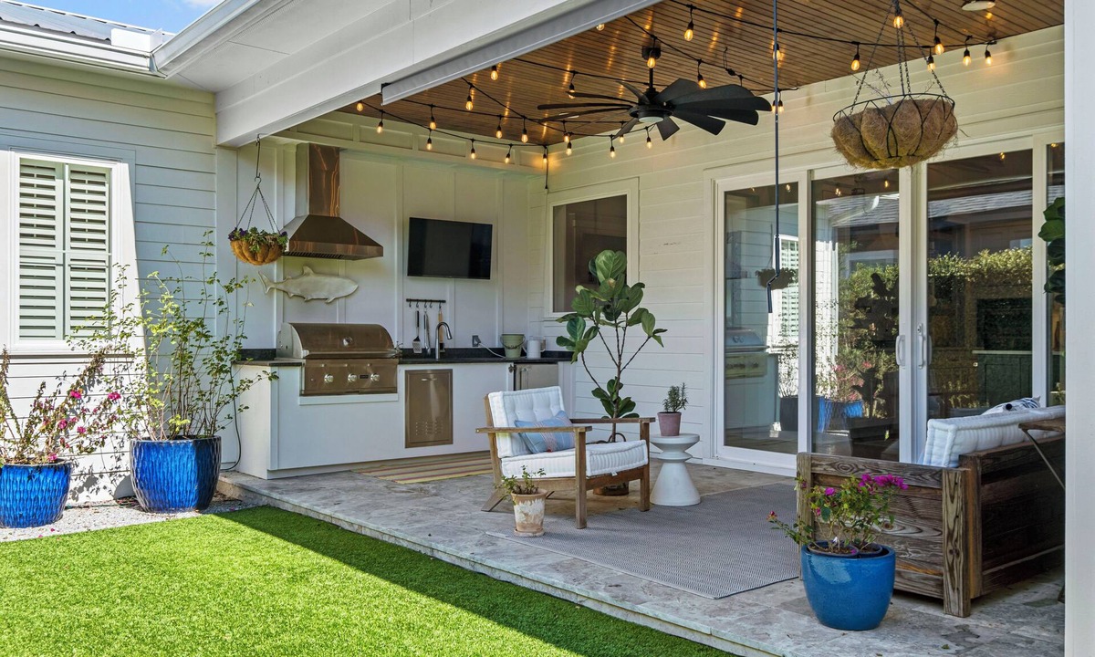 Newberry House | Peaceful Oasis in Town of Tioga, 4 Bed/2.5 Bath with Fully Fenced Garden
