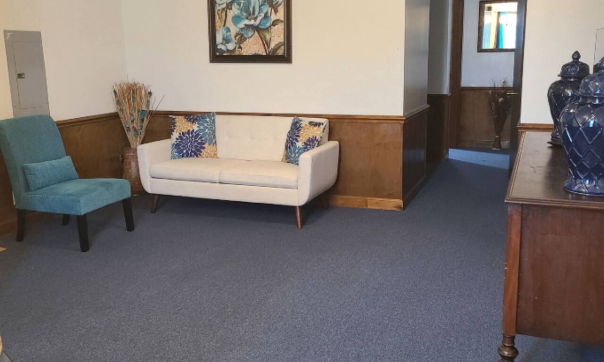 Rains House | Peaceful Retreat at Crawford Farms – Quiet and Comfortable for Work or Relaxing.