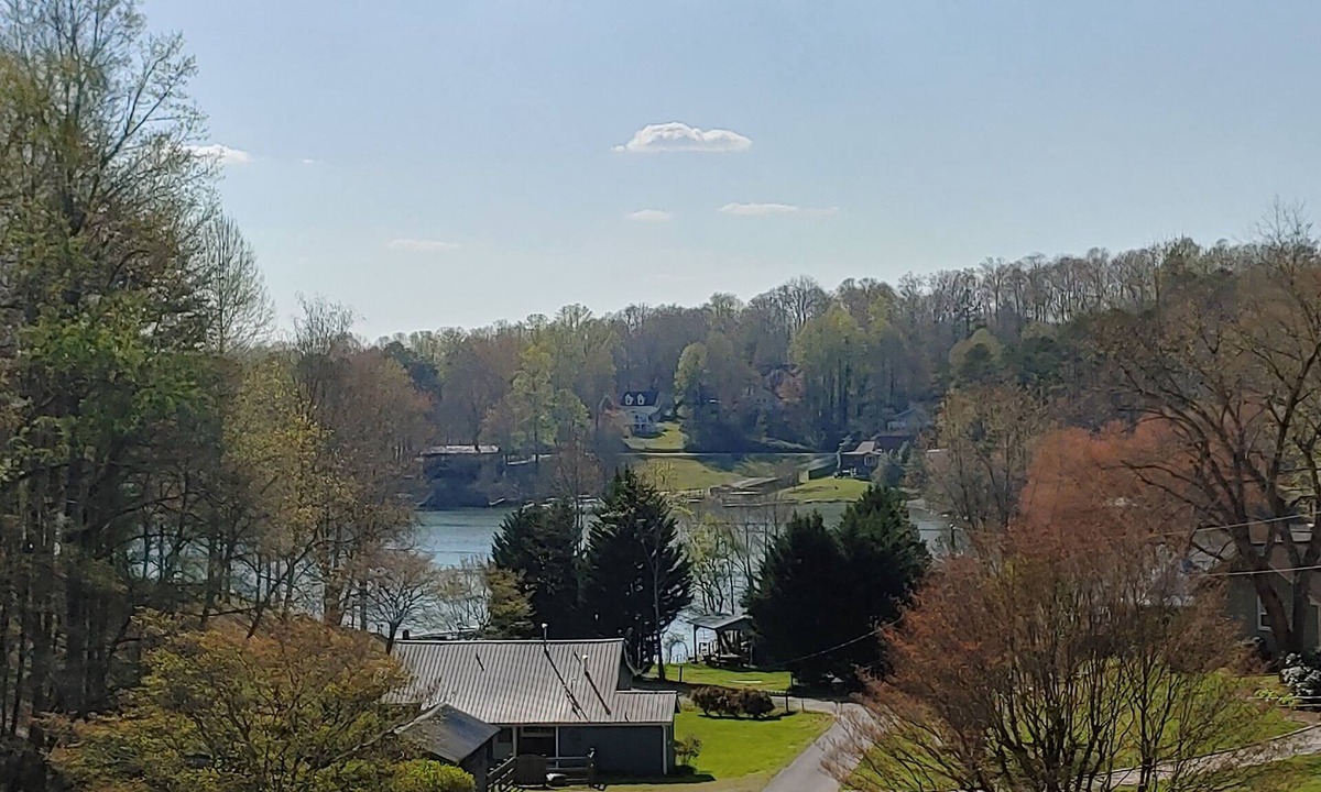 Elf House | Peaceful Townhouse - Near Lake Chatuge-short drive to Murphy/Casino