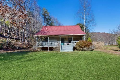 Whittier House | Pebble on The Creek