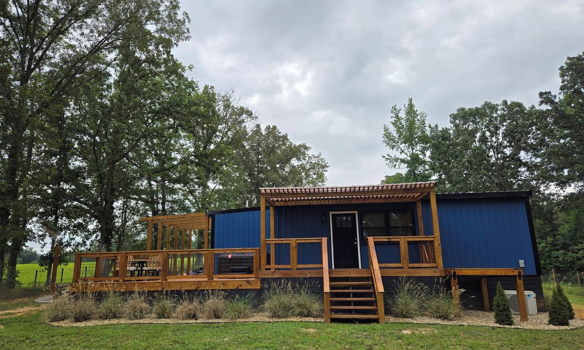 Sparta House | Pet friendly 1 acre fenced yard 2-bedroom house close to Fall Creek Falls