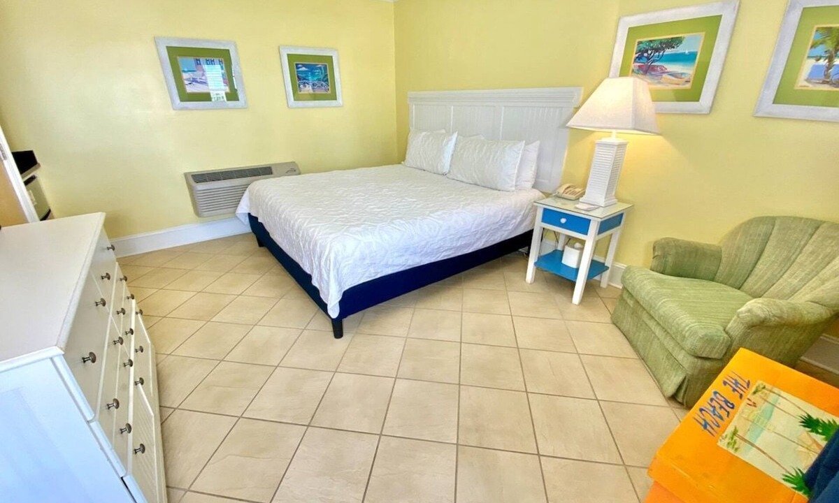 Atlantic Beach Hotel | Pet-friendly, 3 Blocks to Beach, Pool, #113