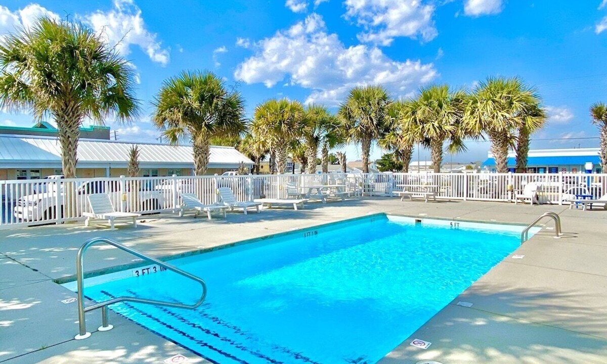 Atlantic Beach Hotel | Pet-friendly, 3 Blocks to Beach, Pool, #205