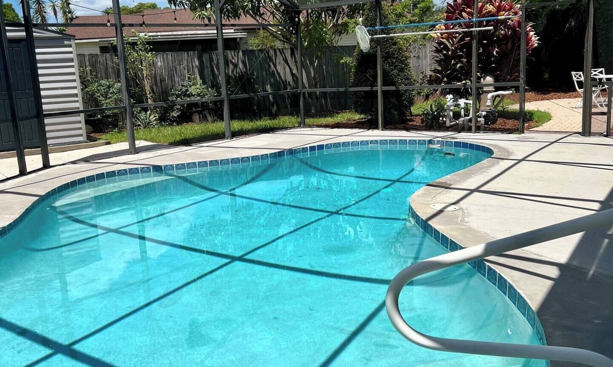 Azalea Park House | Pet friendly 3 Bedroom POOL Home in the Heart of Orlando