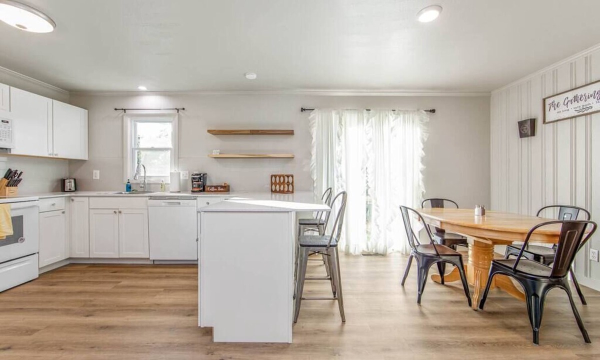 Fayetteville House | Pet Friendly Cozy 3BR 1BA Ranch Home Near Ft Bragg