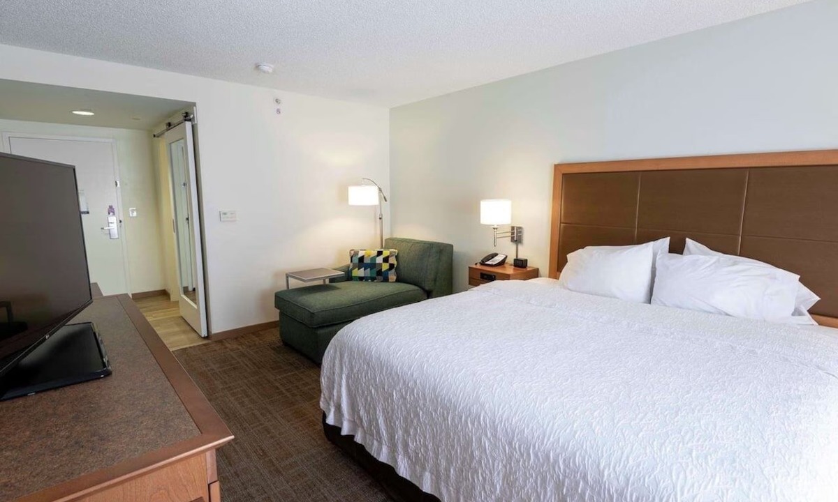 Boca Raton Hotel | Pet-Friendly Haven w/Breakfast–Ideal for Exploring Boca Raton's Attractions
