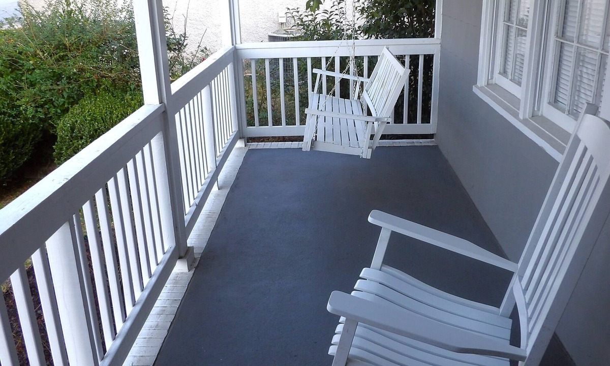 Columbus House | Pet friendly Simply Southern Gem. Located just minutes from Ft. Moore.