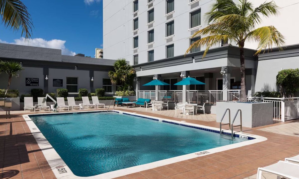 Downtown Fort Lauderdale Hotel | Pet Friendly Stay | Free Breakfast | Pool | 2.80 mi to Fort Lauderdale Beach