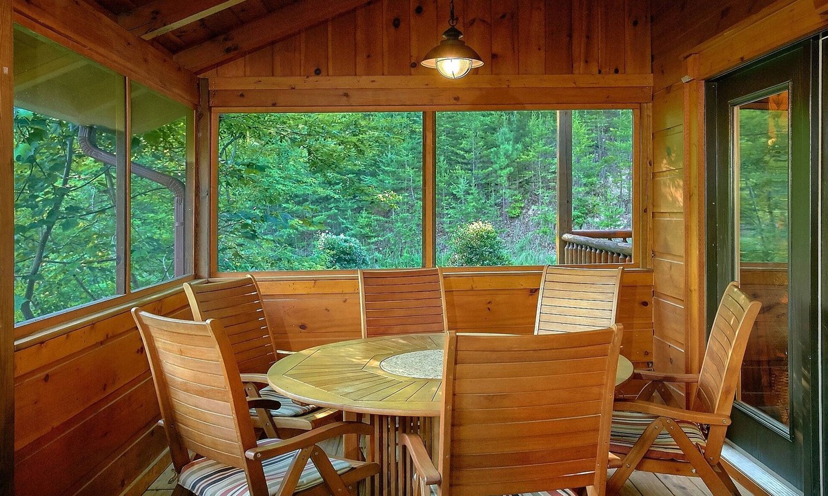 Gatlinburg Cabin | Pets welcome! | Theater room | Hot tub