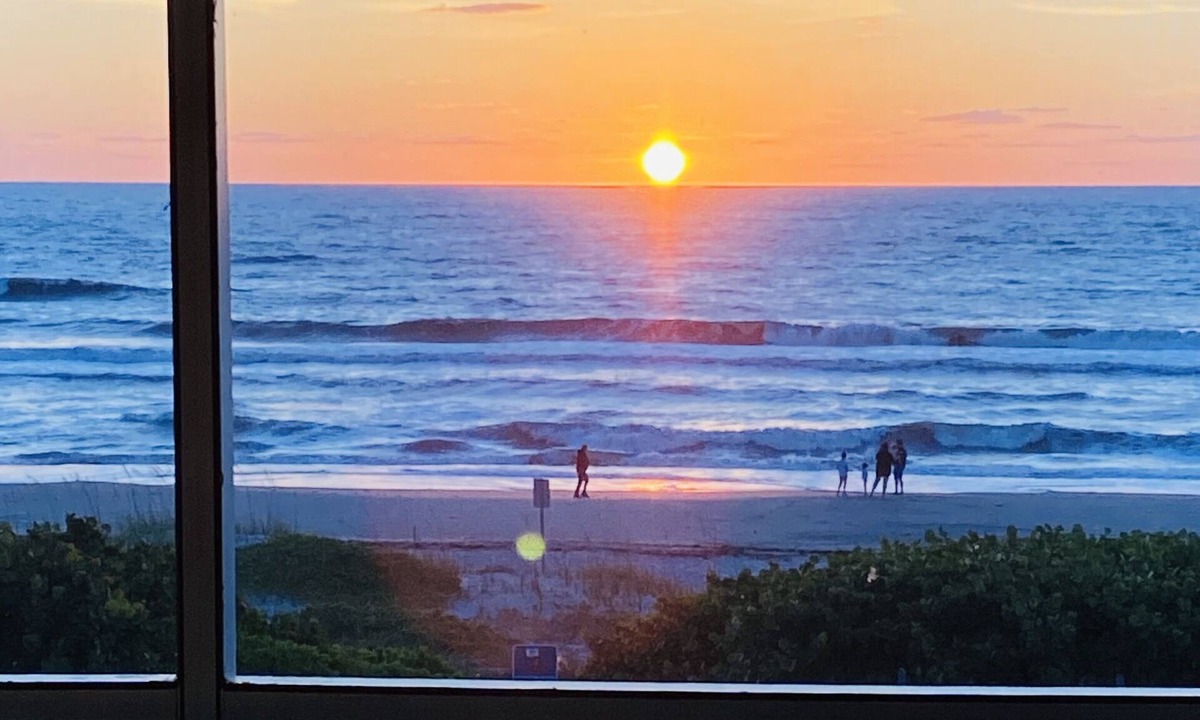 Indialantic By The Sea Condo | picture perfect beach front oasis. Great location for snowbirds!