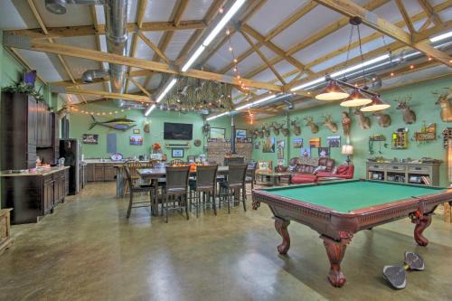 Saint Matthews Apartment | Pool & Fire Pit! 'Outlaw Gameroom' in St Matthews