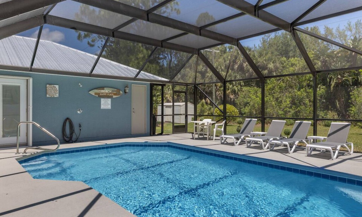 Sebastian Highlands House | ☆☀︎❀ Pool House Paradise! Heated Pool, Poolside TV, Pool Table, Near Beaches!