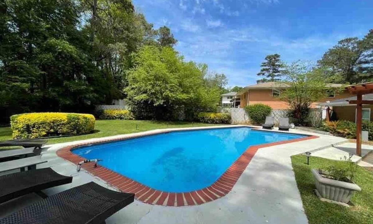 Decatur House | Pool retreat near Atlanta, sleeps 14